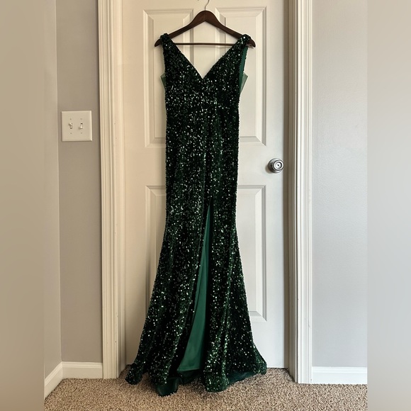 Faviana Hunter Green Prom Dress - Size 4 - Picture 4 of 5